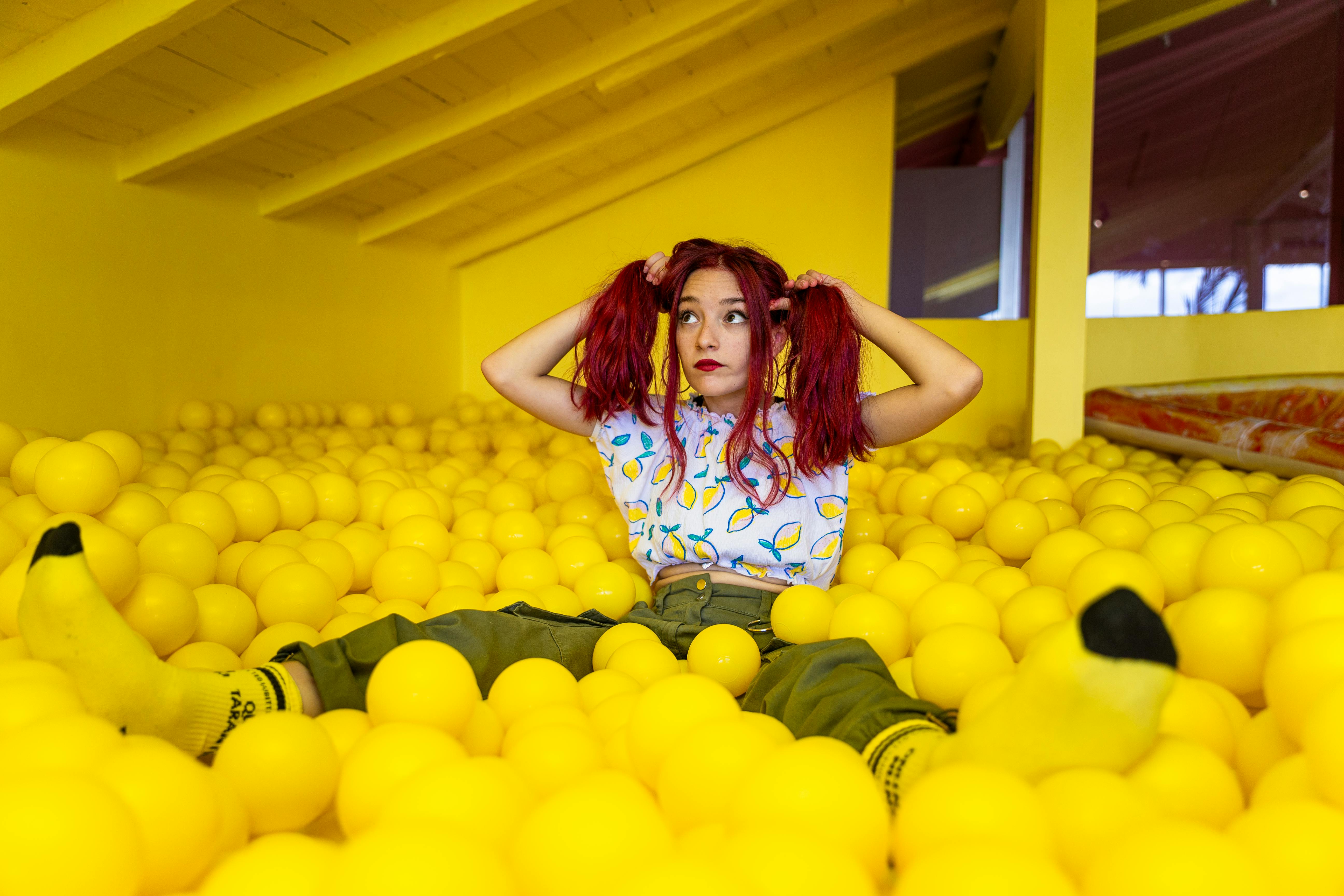 人物纪录栏目氛围图