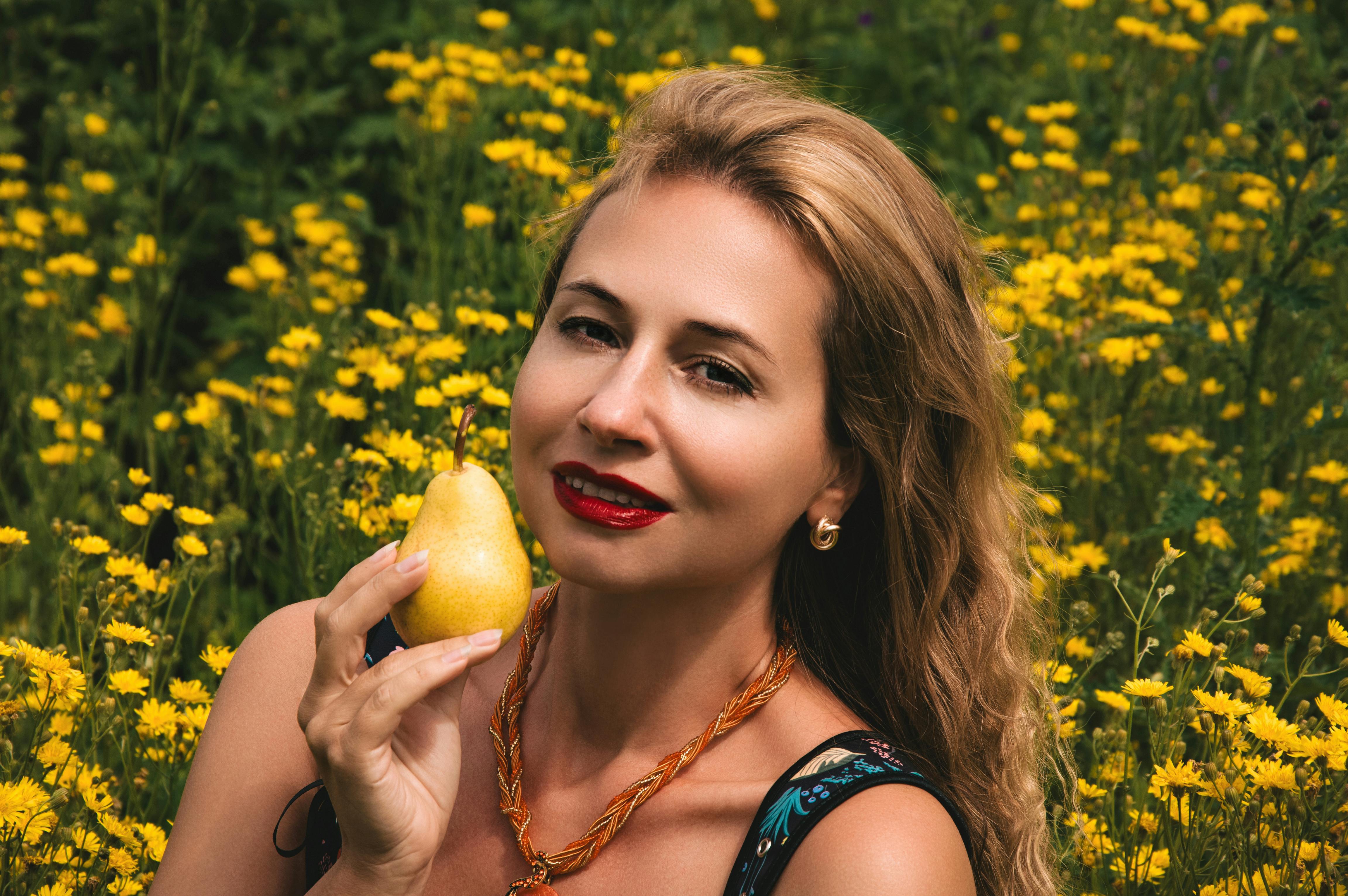 华语古风情感剧宣传氛围图